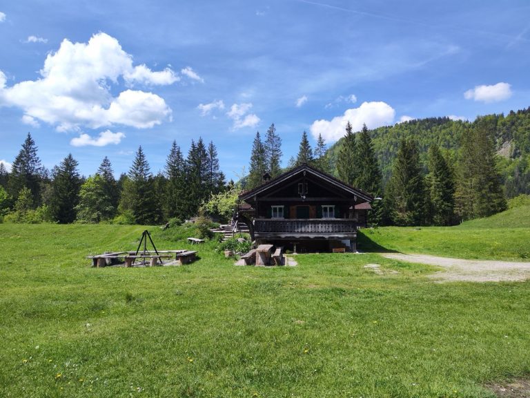 Urige-Sonnige-Huette-online